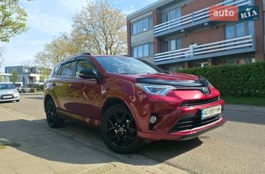 Позашляховик / Кросовер Toyota RAV4 2017 в Виноградові
