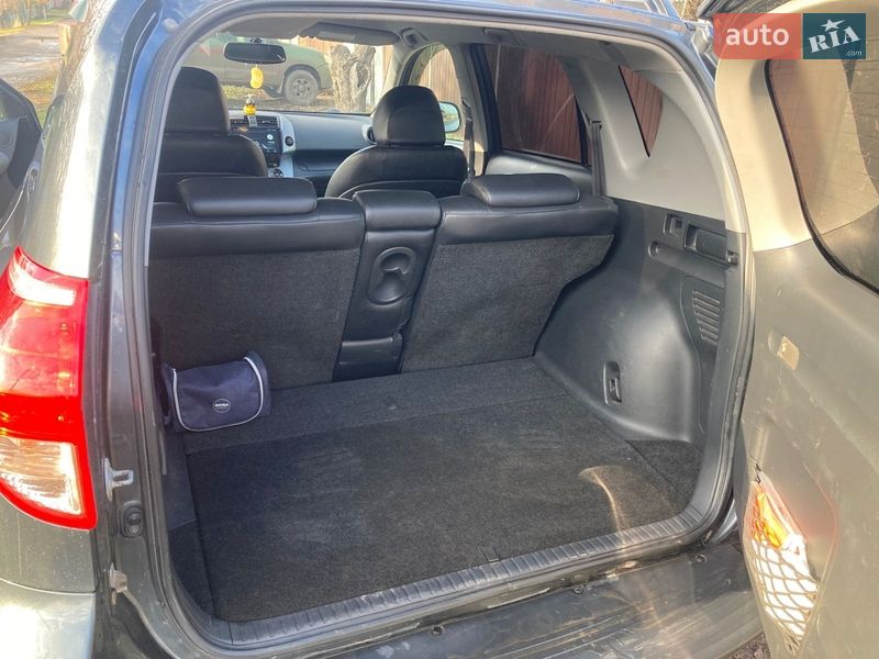 Позашляховик / Кросовер Toyota RAV4 2007 в Лозовій