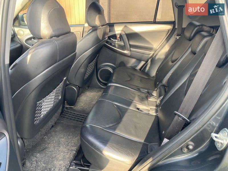 Позашляховик / Кросовер Toyota RAV4 2007 в Лозовій