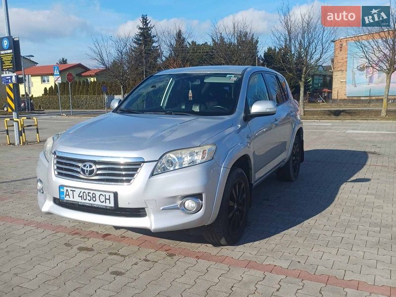Позашляховик / Кросовер Toyota RAV4 2010 в Рожнятові