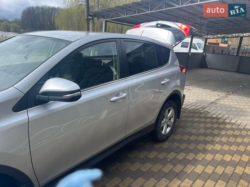 Позашляховик / Кросовер Toyota RAV4 2014 в Дунаївцях