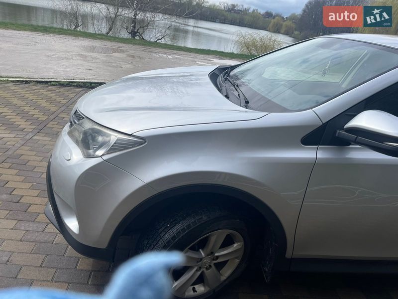 Позашляховик / Кросовер Toyota RAV4 2014 в Дунаївцях