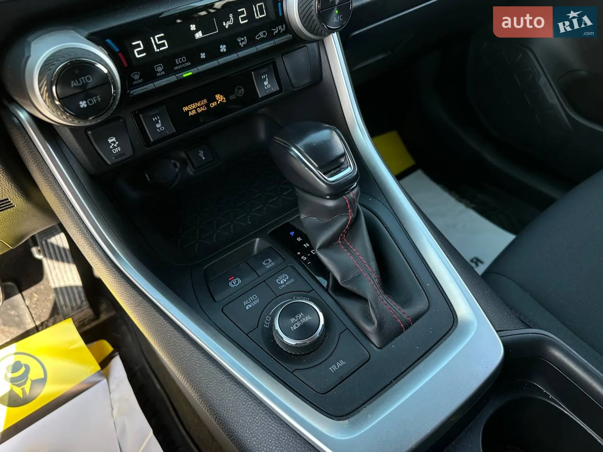 2021 Toyota RAV 4 - мініатюра 17