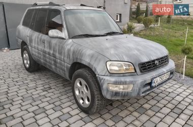Внедорожник / Кроссовер Toyota RAV4 1999 в Ровно