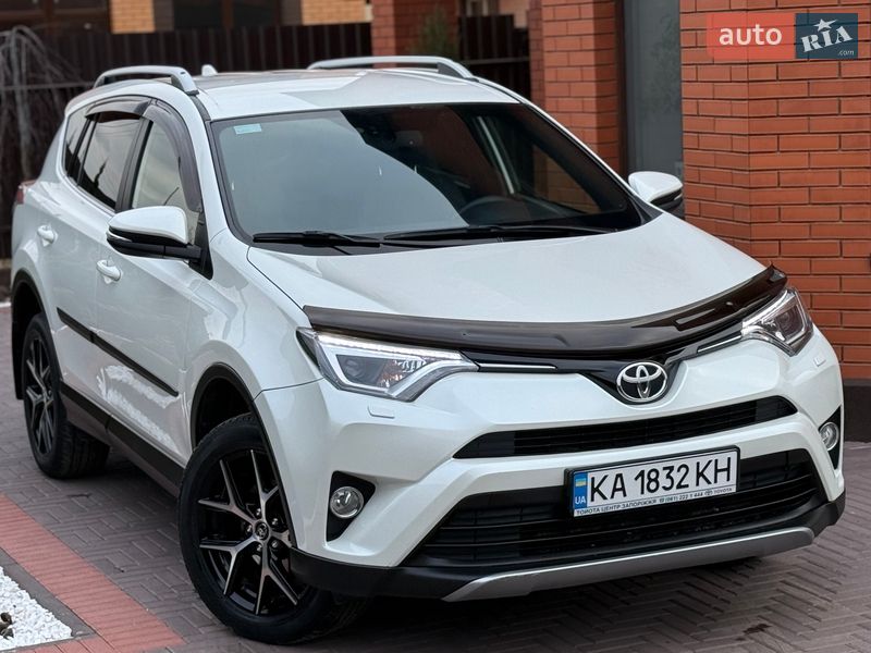 Внедорожник / Кроссовер Toyota RAV4 2017 в Виннице