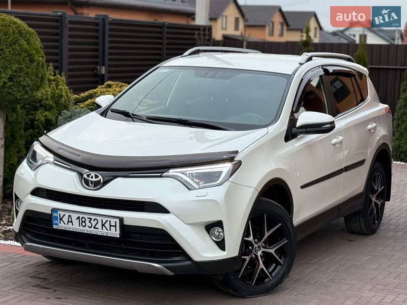 Внедорожник / Кроссовер Toyota RAV4 2017 в Виннице