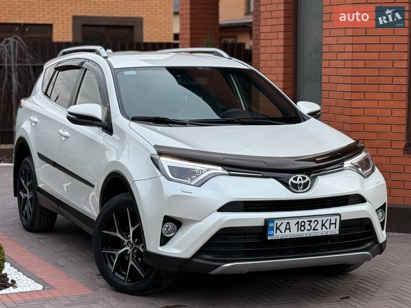 Внедорожник / Кроссовер Toyota RAV4 2017 в Виннице