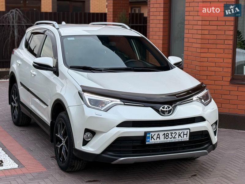Внедорожник / Кроссовер Toyota RAV4 2017 в Виннице