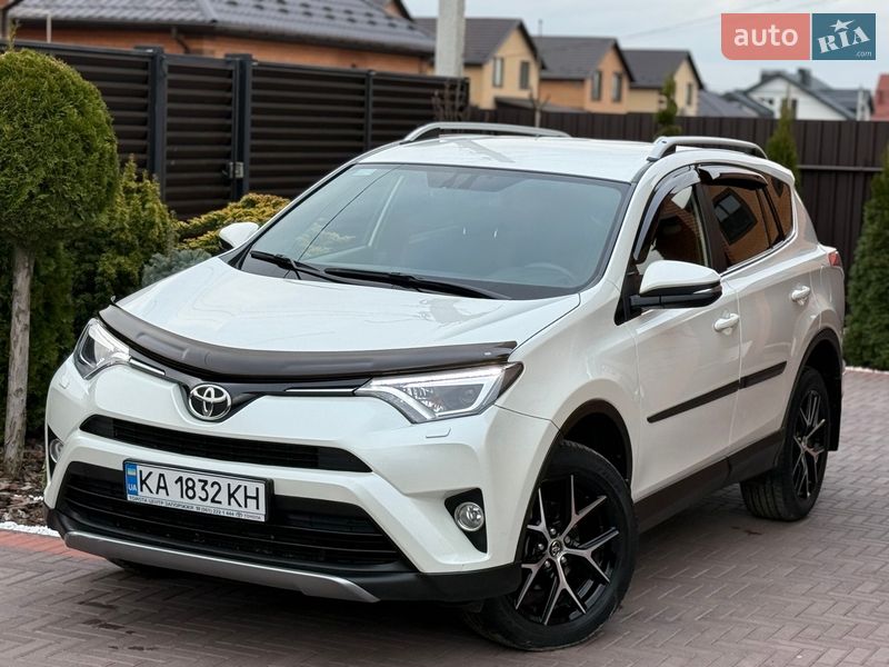 Внедорожник / Кроссовер Toyota RAV4 2017 в Виннице