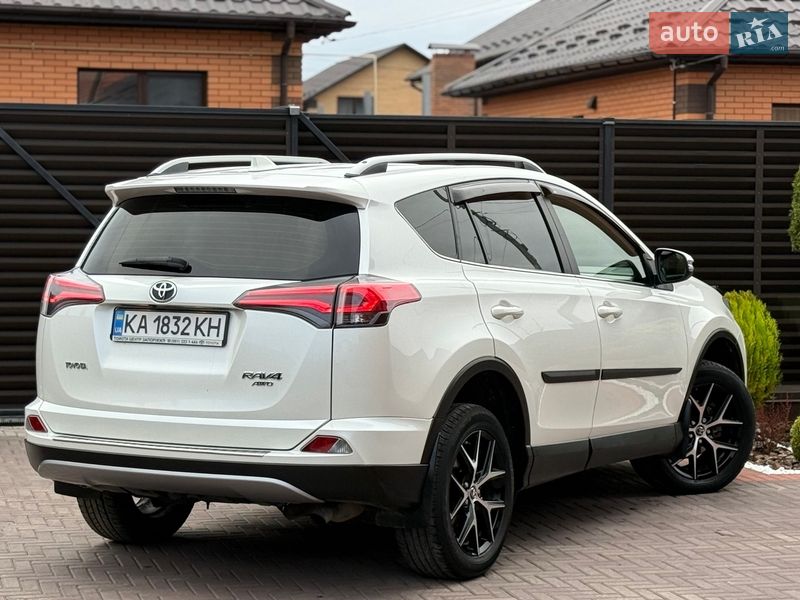 Внедорожник / Кроссовер Toyota RAV4 2017 в Виннице