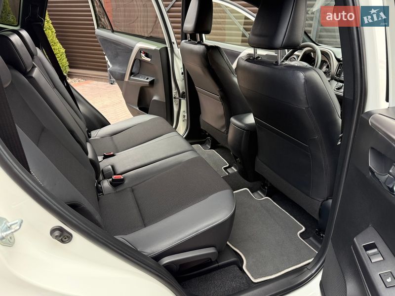 Внедорожник / Кроссовер Toyota RAV4 2017 в Виннице