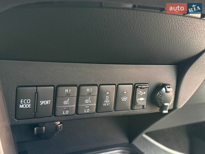 Внедорожник / Кроссовер Toyota RAV4 2017 в Виннице