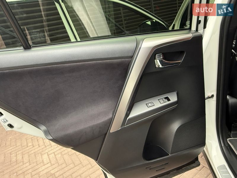 Внедорожник / Кроссовер Toyota RAV4 2017 в Виннице