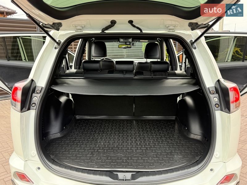Внедорожник / Кроссовер Toyota RAV4 2017 в Виннице