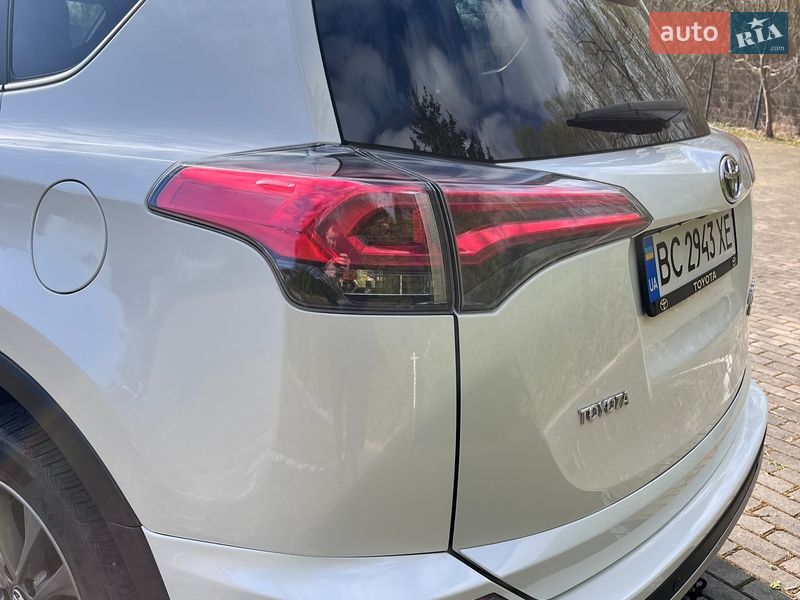 Внедорожник / Кроссовер Toyota RAV4 2018 в Львове