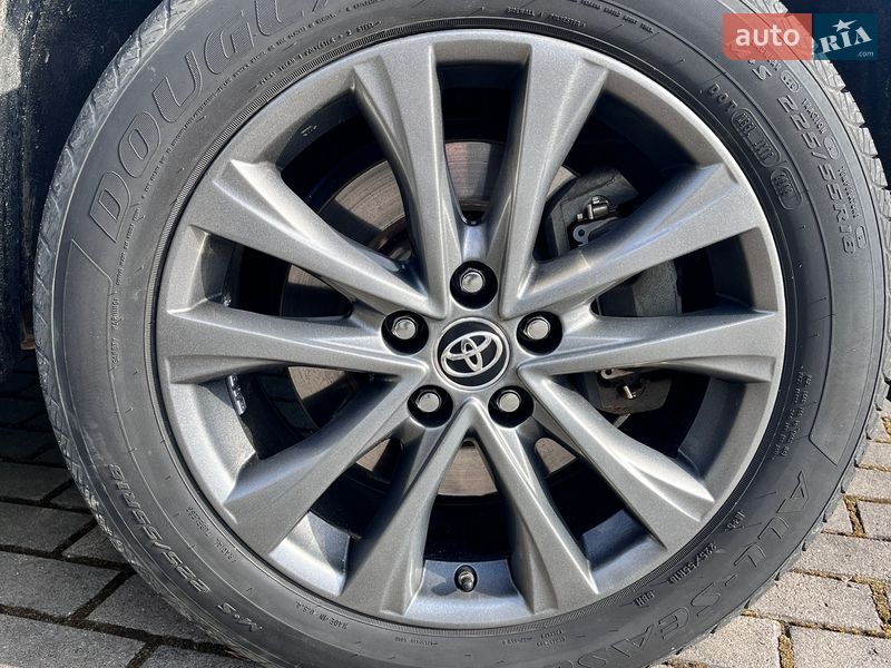 Внедорожник / Кроссовер Toyota RAV4 2018 в Львове