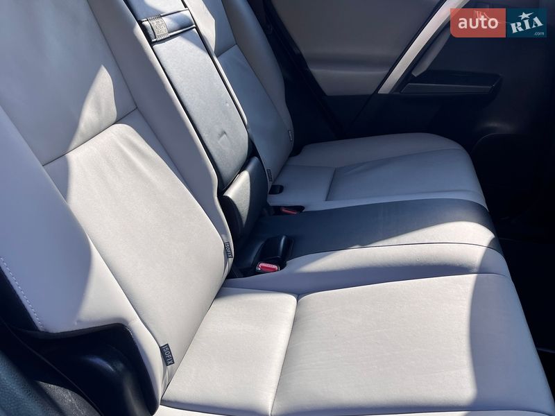 Внедорожник / Кроссовер Toyota RAV4 2018 в Львове