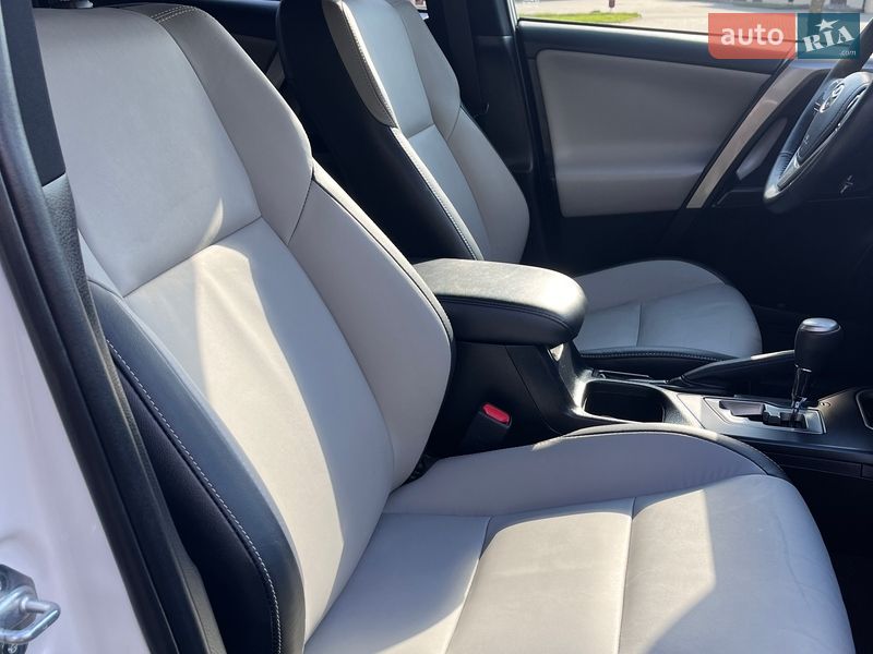 Внедорожник / Кроссовер Toyota RAV4 2018 в Львове