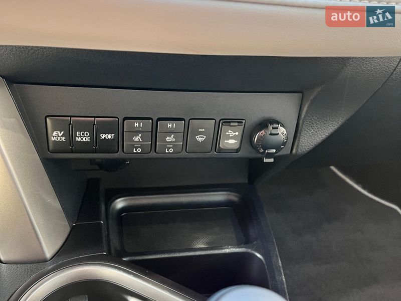 Внедорожник / Кроссовер Toyota RAV4 2018 в Львове