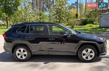 Внедорожник / Кроссовер Toyota RAV4 2019 в Киеве