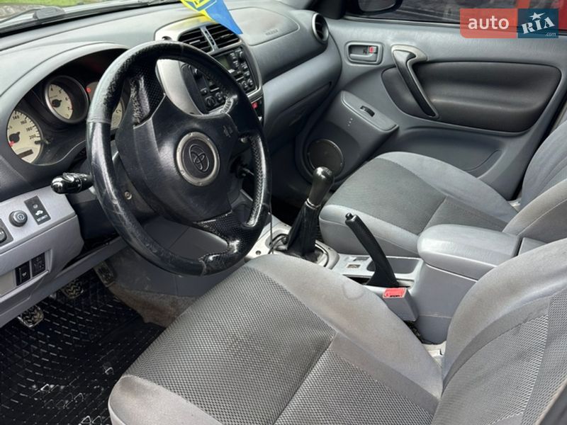 Внедорожник / Кроссовер Toyota RAV4 2002 в Харькове