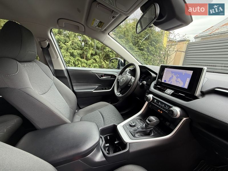 Позашляховик / Кросовер Toyota RAV4 2023 в Львові
