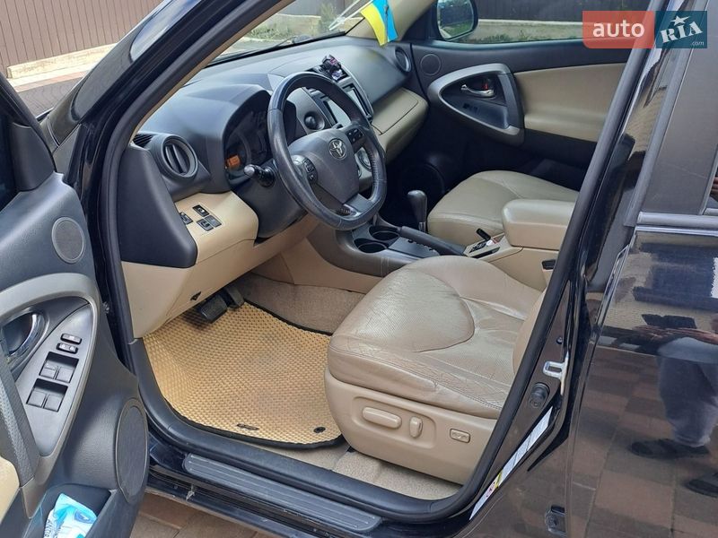 Внедорожник / Кроссовер Toyota RAV4 2010 в Черновцах