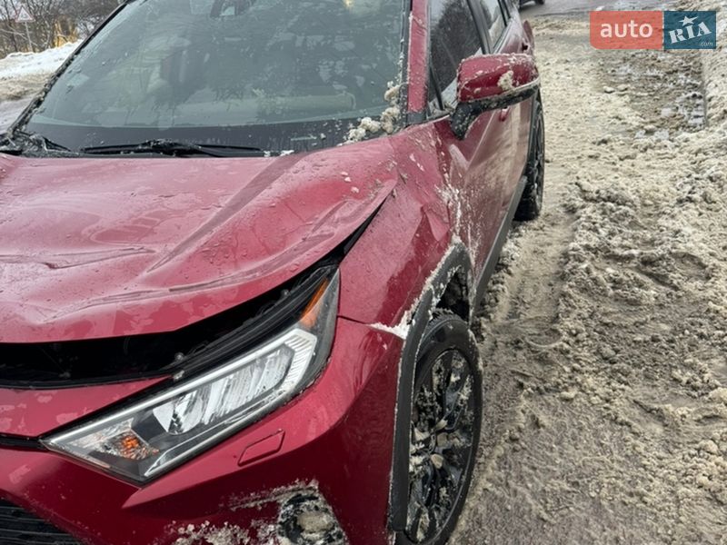 Позашляховик / Кросовер Toyota RAV4 2020 в Львові
