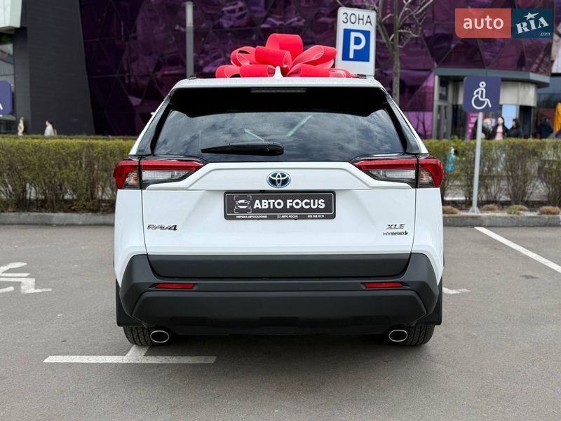 Внедорожник / Кроссовер Toyota RAV4 2024 в Киеве