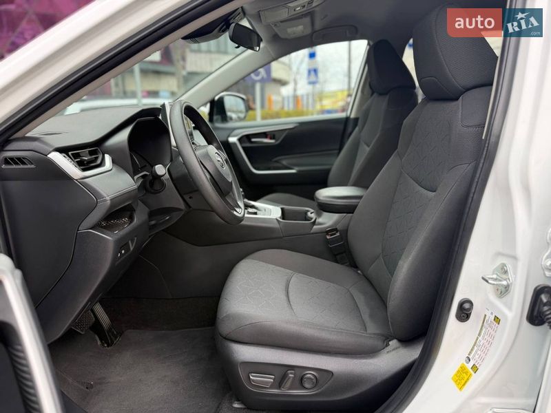 Внедорожник / Кроссовер Toyota RAV4 2024 в Киеве