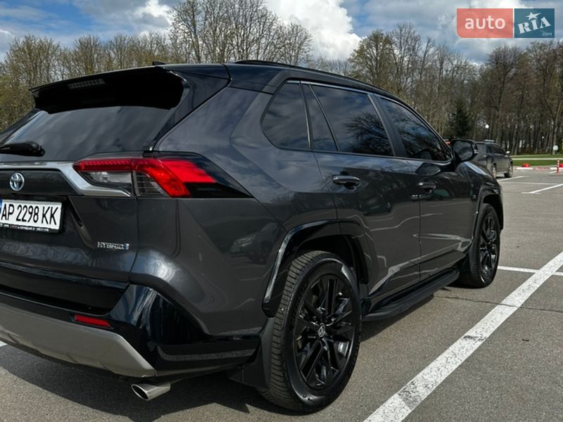 Внедорожник / Кроссовер Toyota RAV4 2023 в Харькове