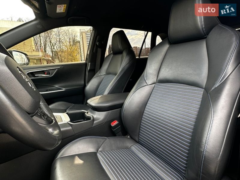Внедорожник / Кроссовер Toyota RAV4 2023 в Харькове