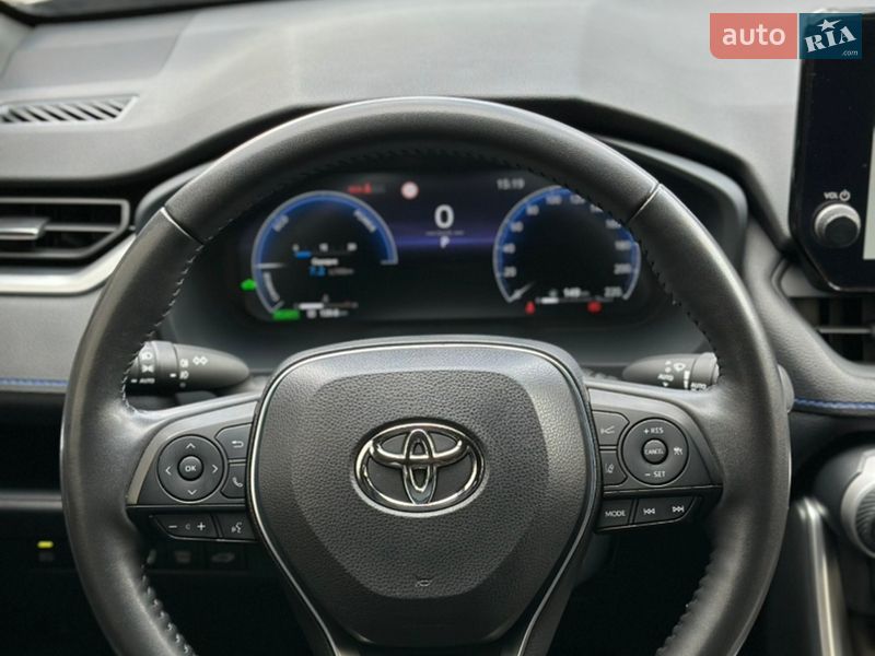 Внедорожник / Кроссовер Toyota RAV4 2023 в Харькове