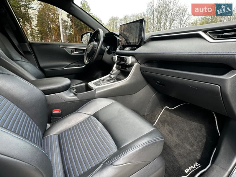 Внедорожник / Кроссовер Toyota RAV4 2023 в Харькове