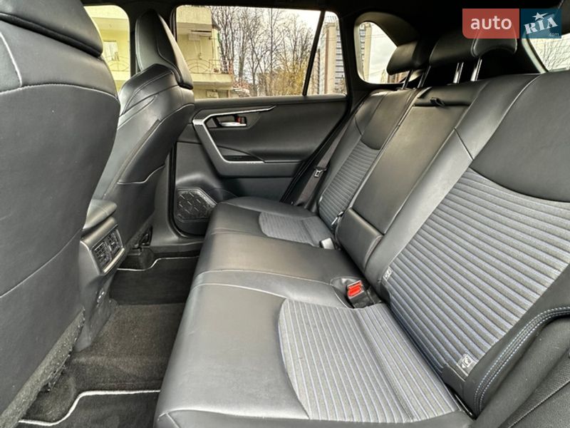 Внедорожник / Кроссовер Toyota RAV4 2023 в Харькове