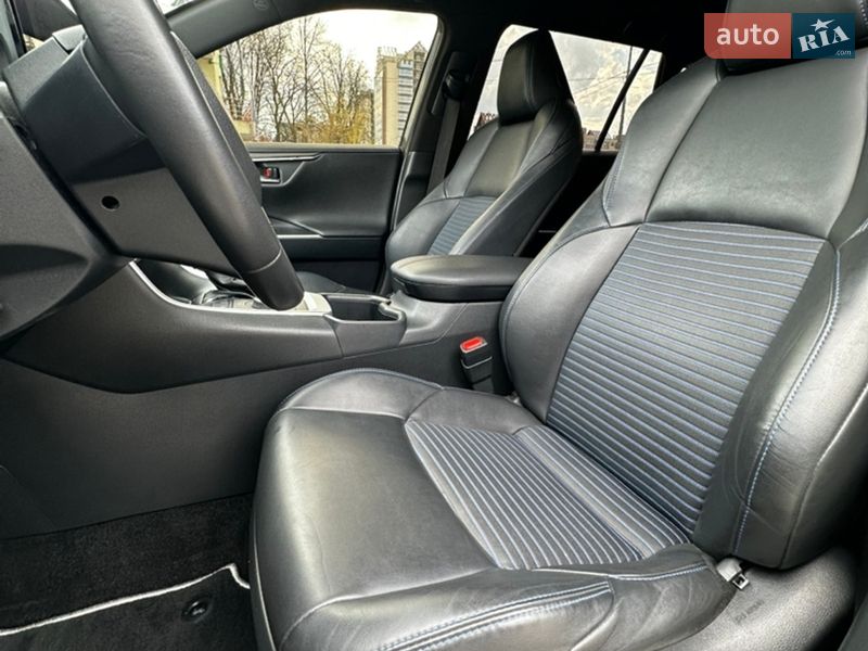 Внедорожник / Кроссовер Toyota RAV4 2023 в Харькове