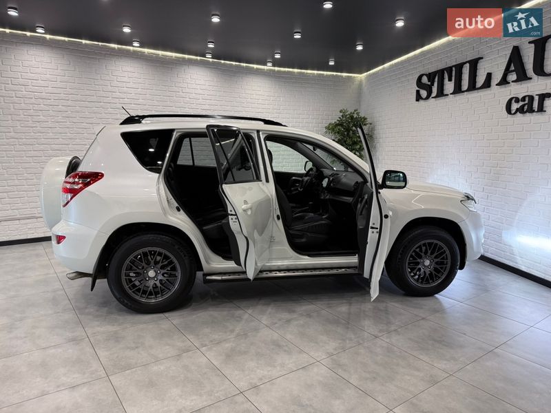 Позашляховик / Кросовер Toyota RAV4 2011 в Одесі