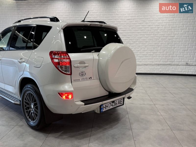 Позашляховик / Кросовер Toyota RAV4 2011 в Одесі