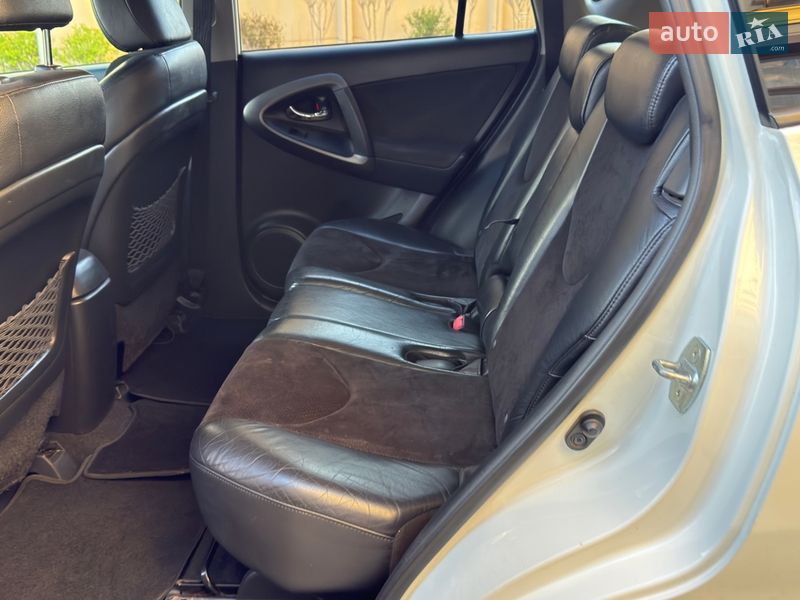 Позашляховик / Кросовер Toyota RAV4 2011 в Одесі