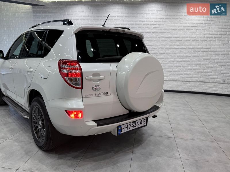 Позашляховик / Кросовер Toyota RAV4 2011 в Одесі