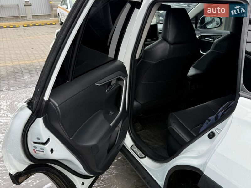 Позашляховик / Кросовер Toyota RAV4 2024 в Миколаєві