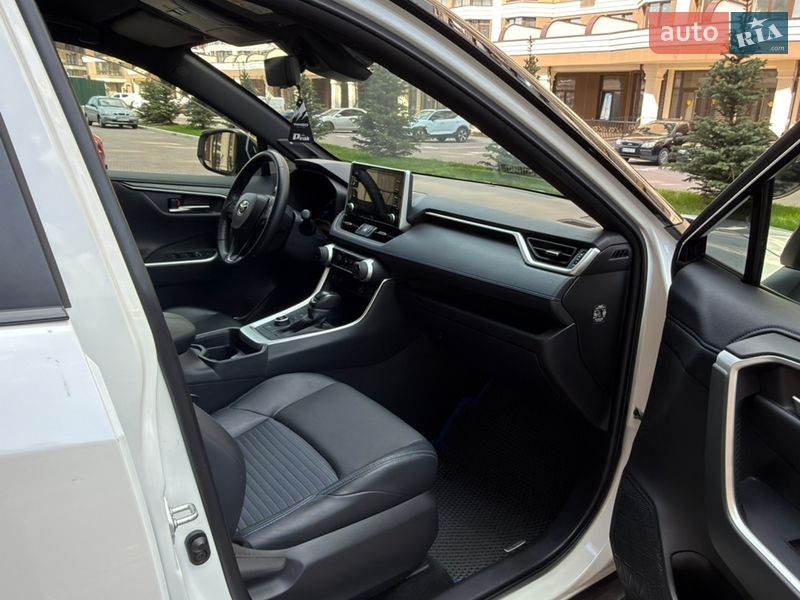 Внедорожник / Кроссовер Toyota RAV4 2020 в Киеве фото 72 Внедорожник / Кроссовер Toyota RAV4 2020 в Киеве