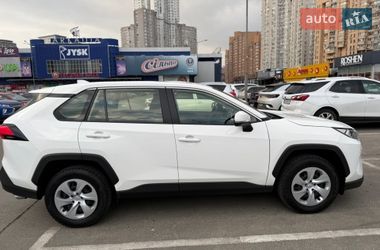 Внедорожник / Кроссовер Toyota RAV4 2021 в Киеве