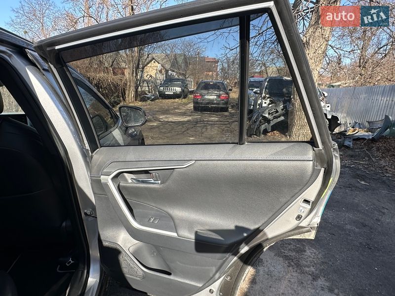 Внедорожник / Кроссовер Toyota RAV4 2019 в Киеве