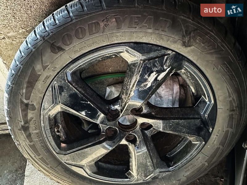 Внедорожник / Кроссовер Toyota RAV4 2019 в Киеве