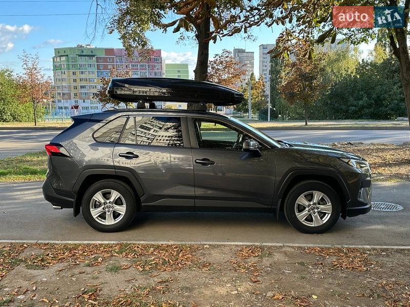 Внедорожник / Кроссовер Toyota RAV4 2021 в Харькове