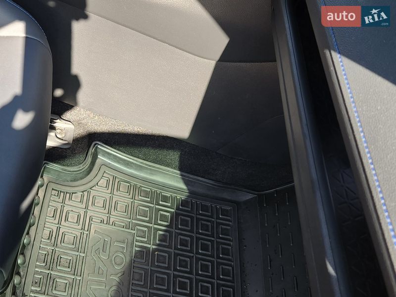 Внедорожник / Кроссовер Toyota RAV4 2022 в Виннице