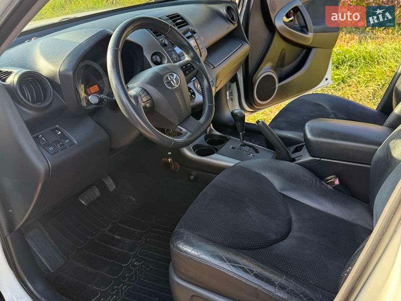 Toyota RAV4 2011