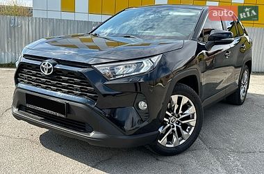 Внедорожник / Кроссовер Toyota RAV4 2020 в Киеве