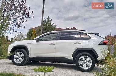 Позашляховик / Кросовер Toyota RAV4 2022 в Рівному
